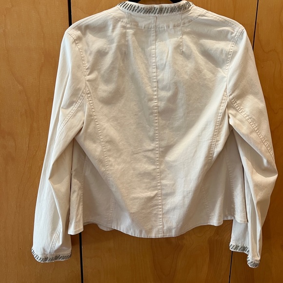 EUC Talbots White Stretch Denim Jacket w Pockets & embellished collar/cuffs - Picture 6 of 11